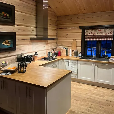 Large Log Cabin, Fun Near Tatil Evi